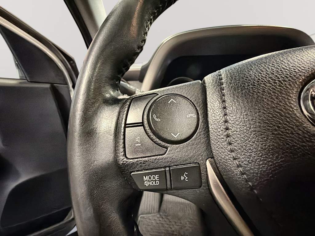 Thumbnail: 2018 Toyota RAV4 - 32