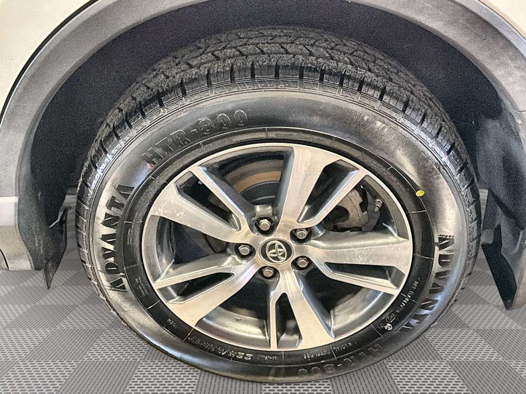 Thumbnail: 2018 Toyota RAV4 - 8
