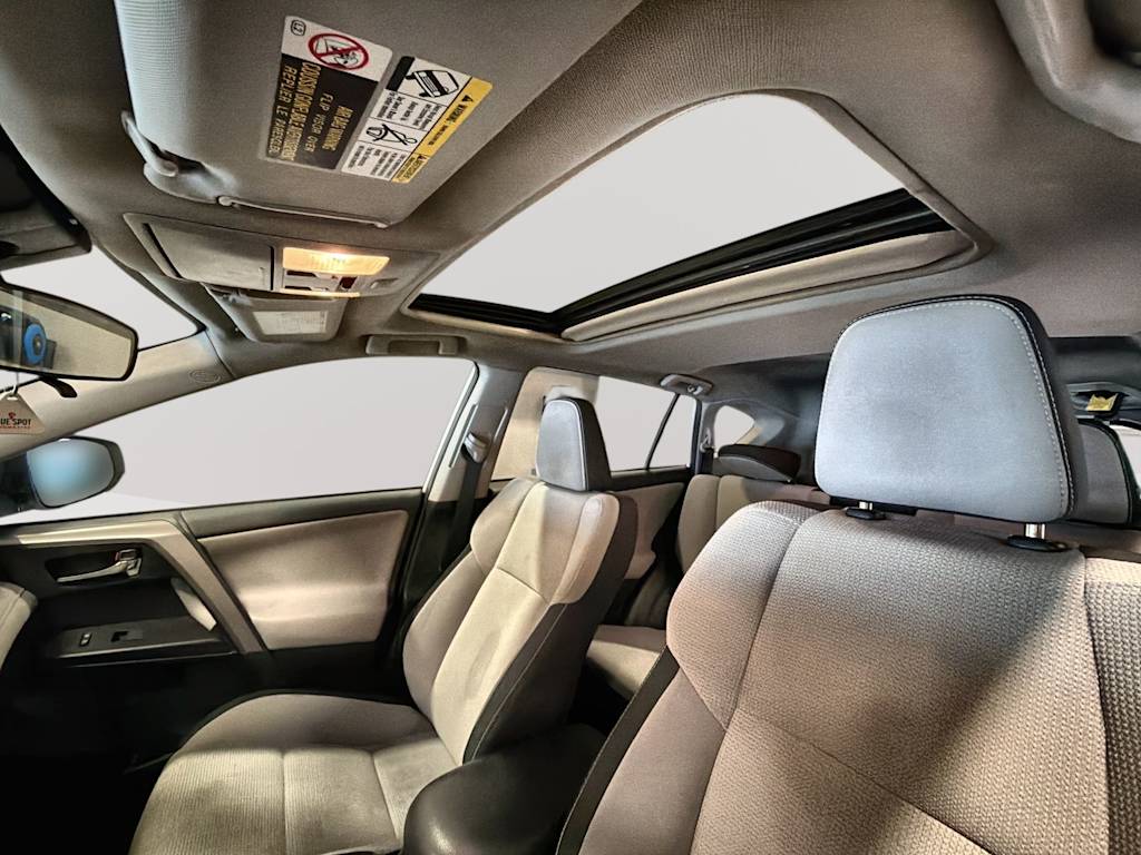 Thumbnail: 2018 Toyota RAV4 - 28
