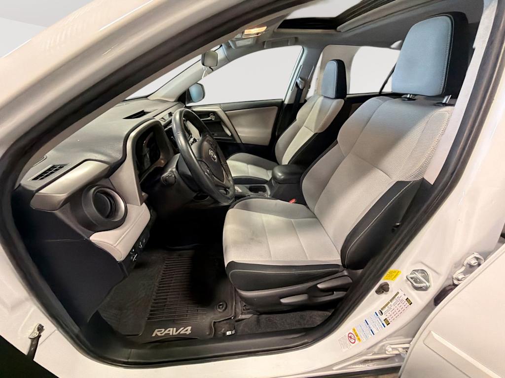 Thumbnail: 2018 Toyota RAV4 - 11