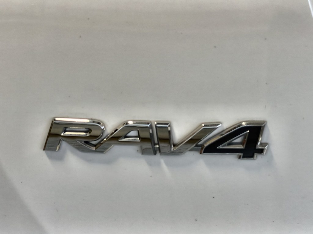 Thumbnail: 2018 Toyota RAV4 - 26