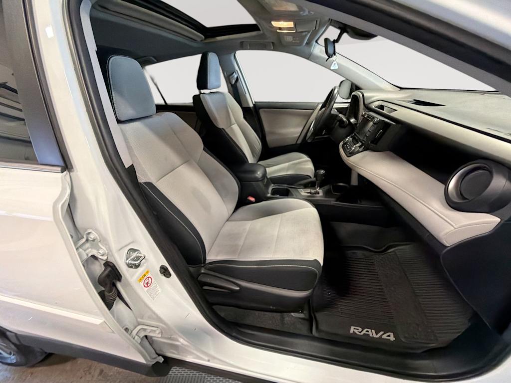 Thumbnail: 2018 Toyota RAV4 - 12