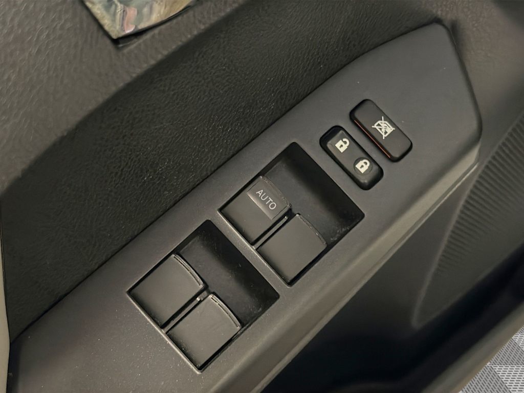 Thumbnail: 2018 Toyota RAV4 - 27