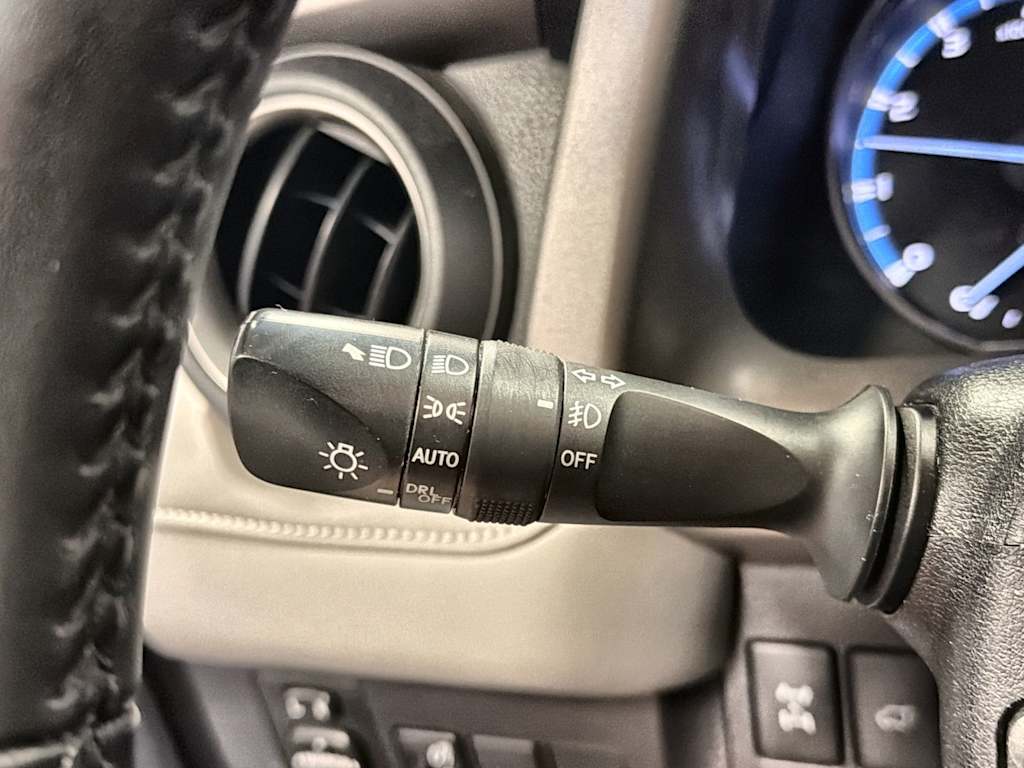 Thumbnail: 2018 Toyota RAV4 - 15
