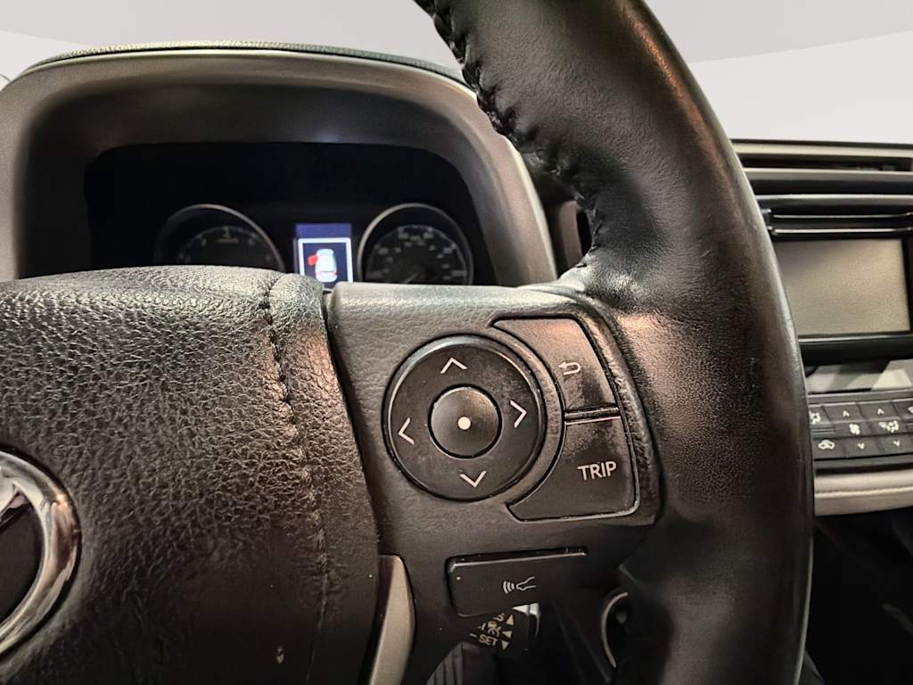 Thumbnail: 2018 Toyota RAV4 - 33