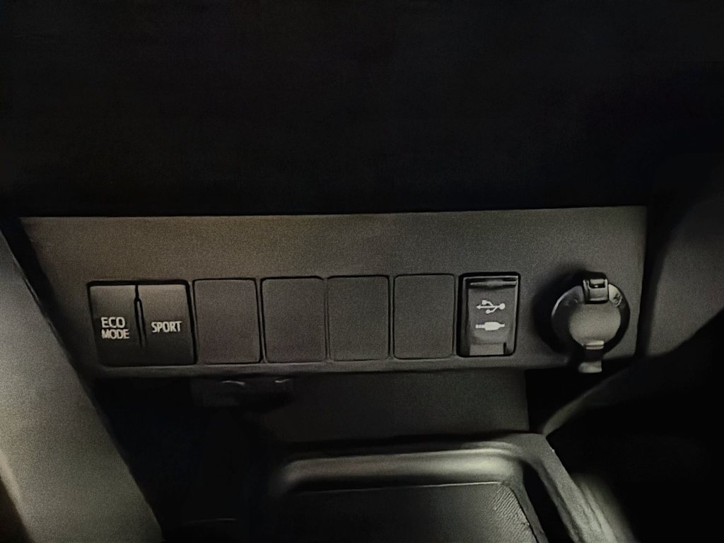 Thumbnail: 2018 Toyota RAV4 - 36