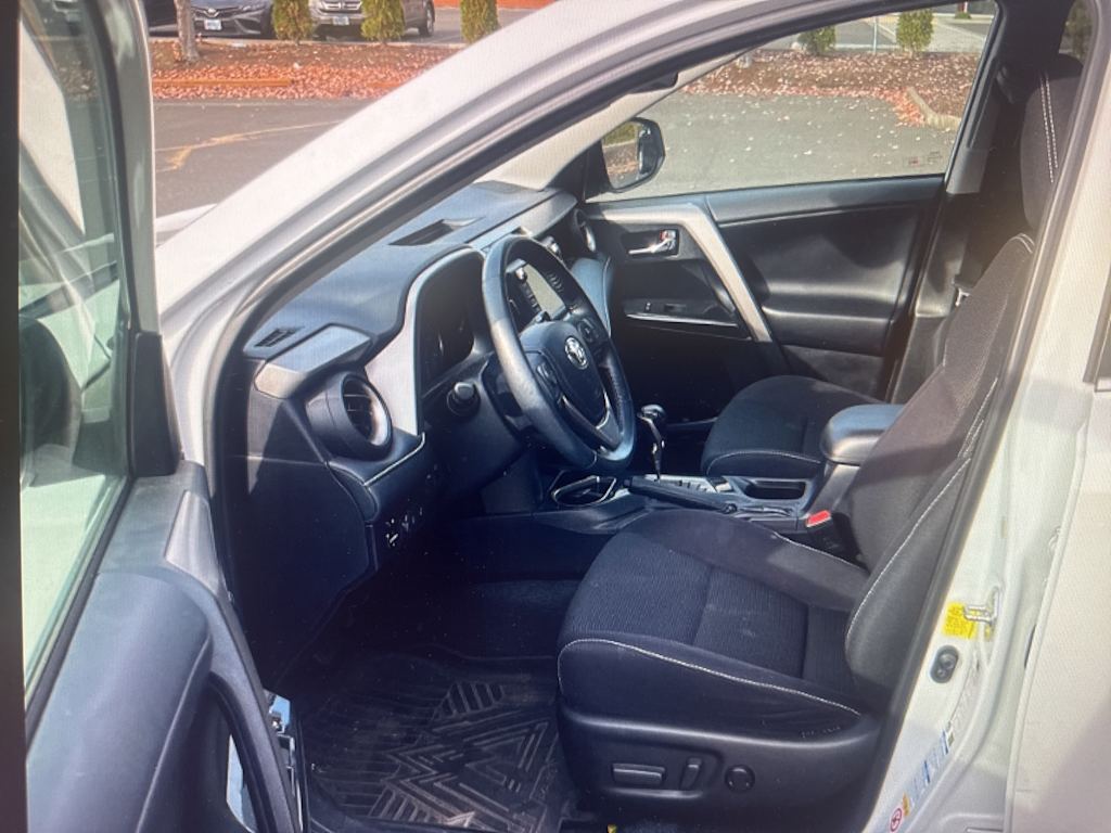 Thumbnail: 2018 Toyota RAV4 - 8