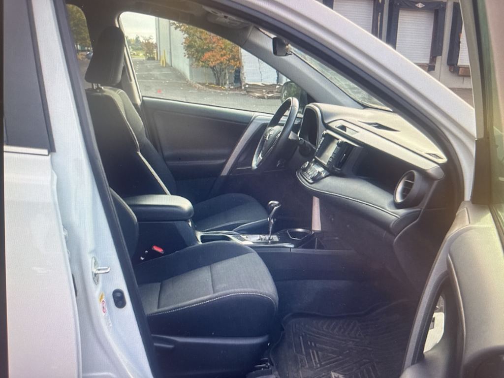 Thumbnail: 2018 Toyota RAV4 - 9