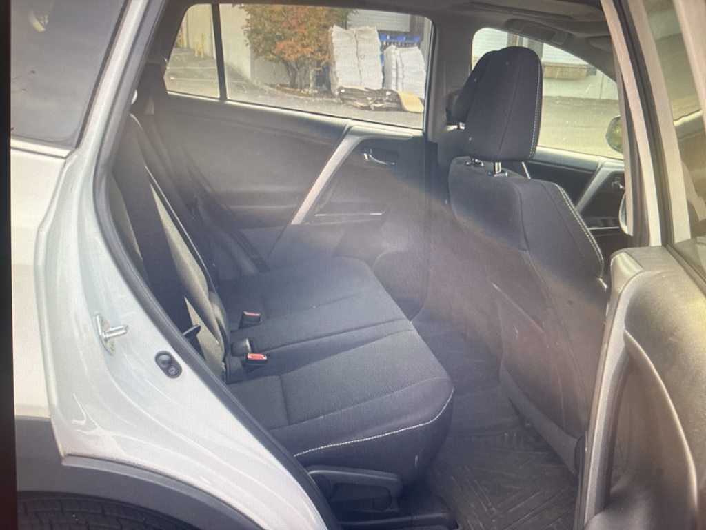 Thumbnail: 2018 Toyota RAV4 - 18