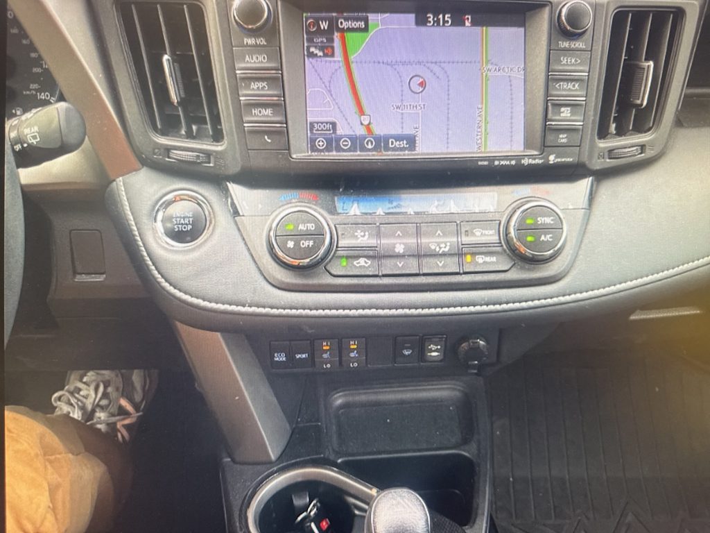 Thumbnail: 2018 Toyota RAV4 - 11