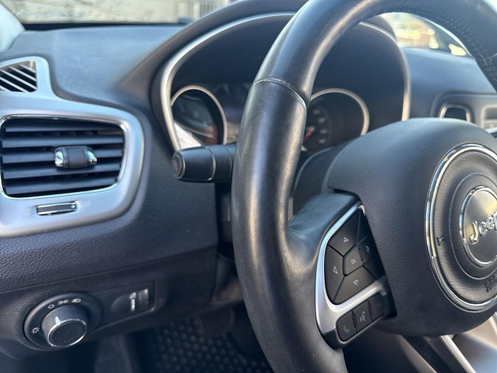 Thumbnail: 2018 Jeep Compass - 32