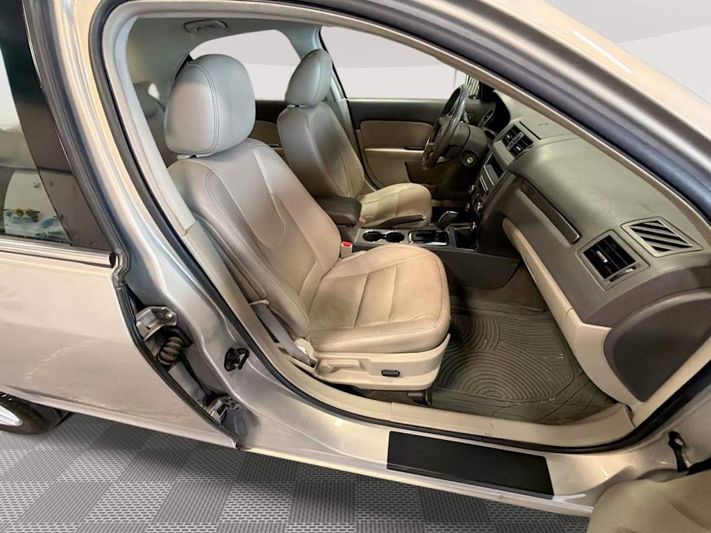 Thumbnail: 2010 Ford Fusion - 12
