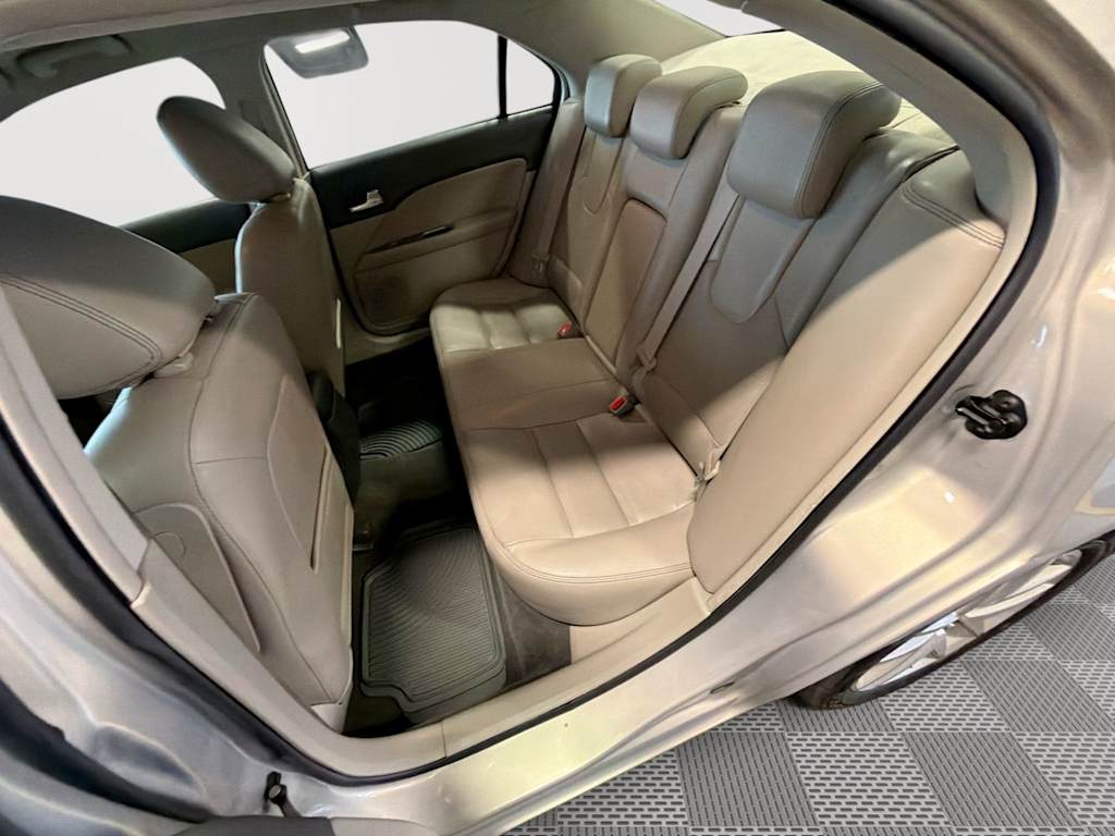 Thumbnail: 2010 Ford Fusion - 28