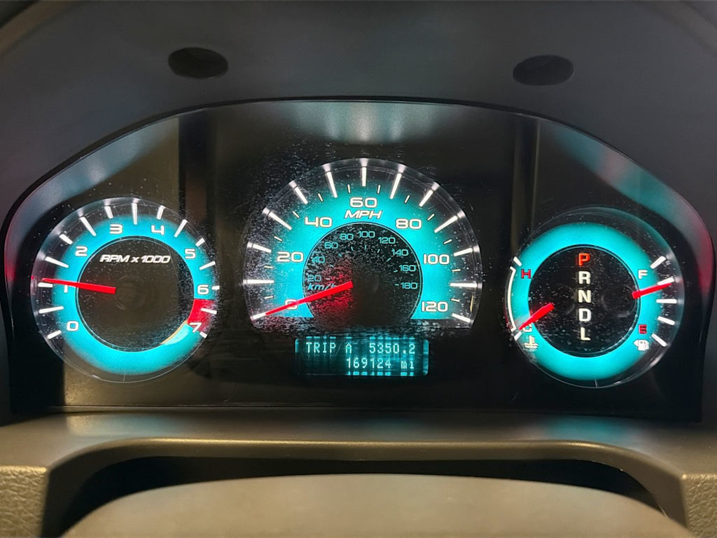 Thumbnail: 2010 Ford Fusion - 16