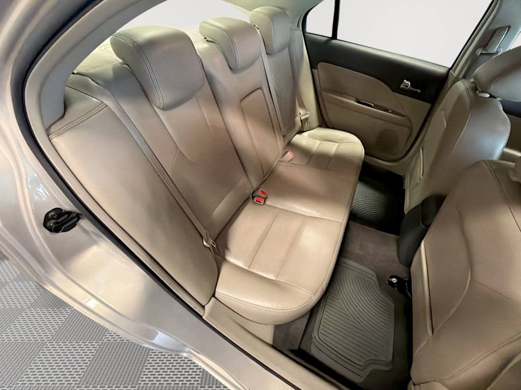Thumbnail: 2010 Ford Fusion - 29