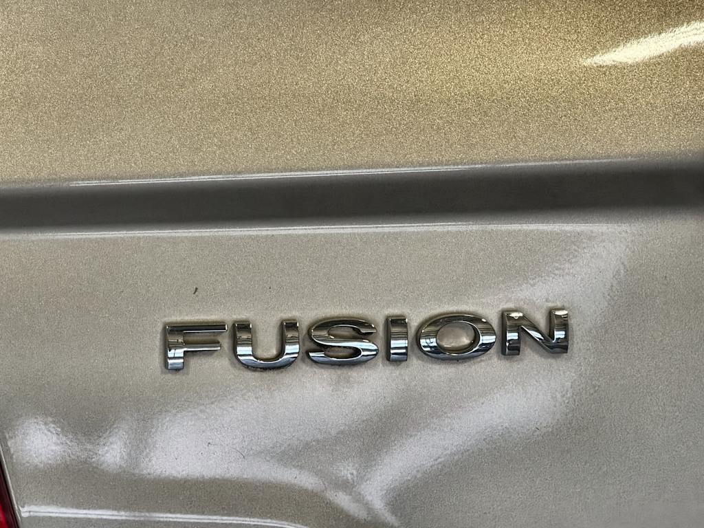 Thumbnail: 2010 Ford Fusion - 26