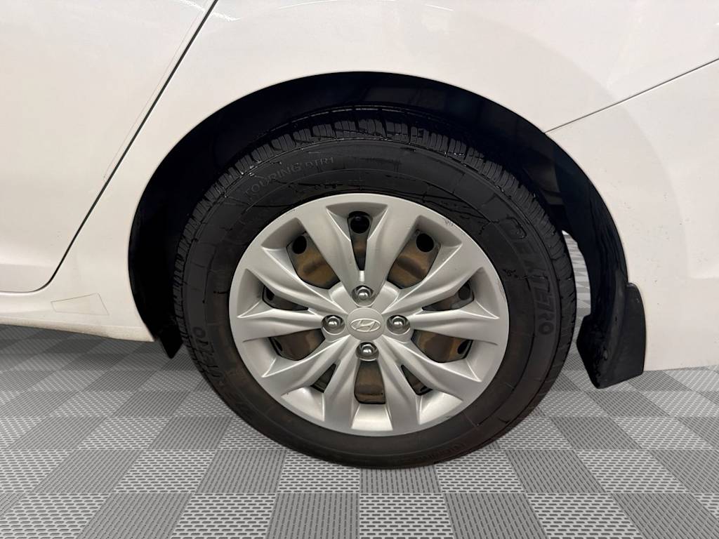Thumbnail: 2021 Hyundai Accent - 3