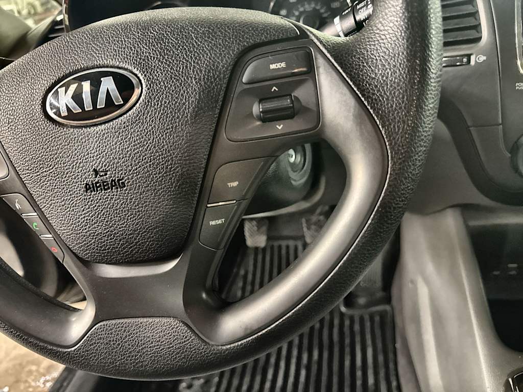 Thumbnail: 2017 Kia Forte - 31