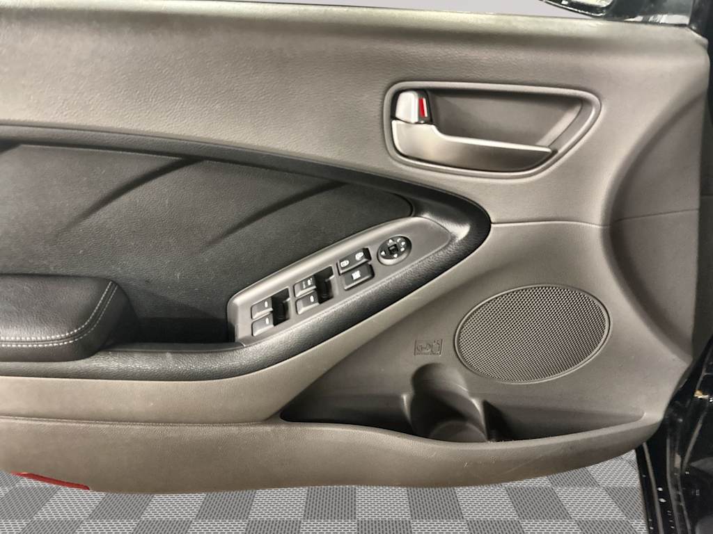 Thumbnail: 2017 Kia Forte - 27
