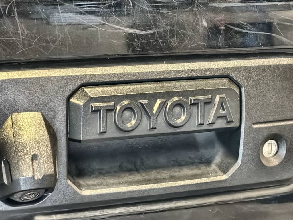 Thumbnail: 2017 Toyota Tacoma - 25