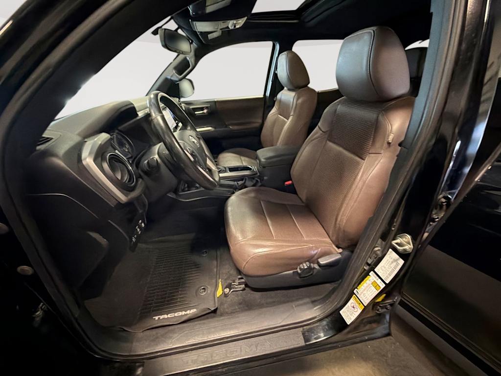 Thumbnail: 2017 Toyota Tacoma - 9