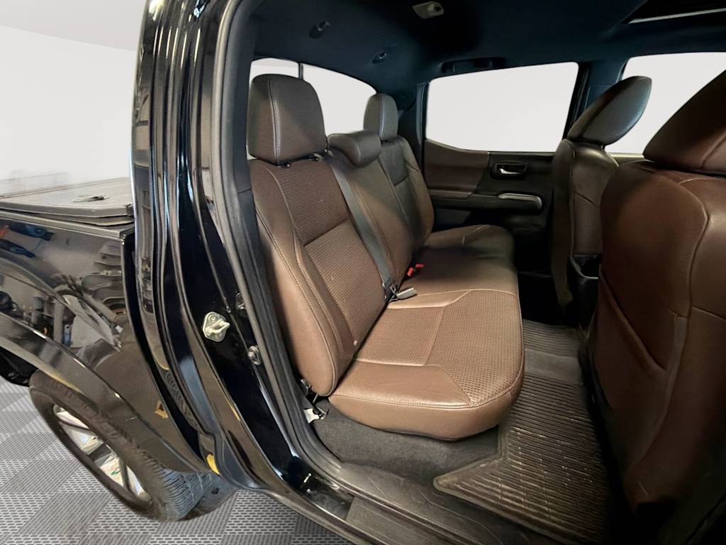 Thumbnail: 2017 Toyota Tacoma - 30