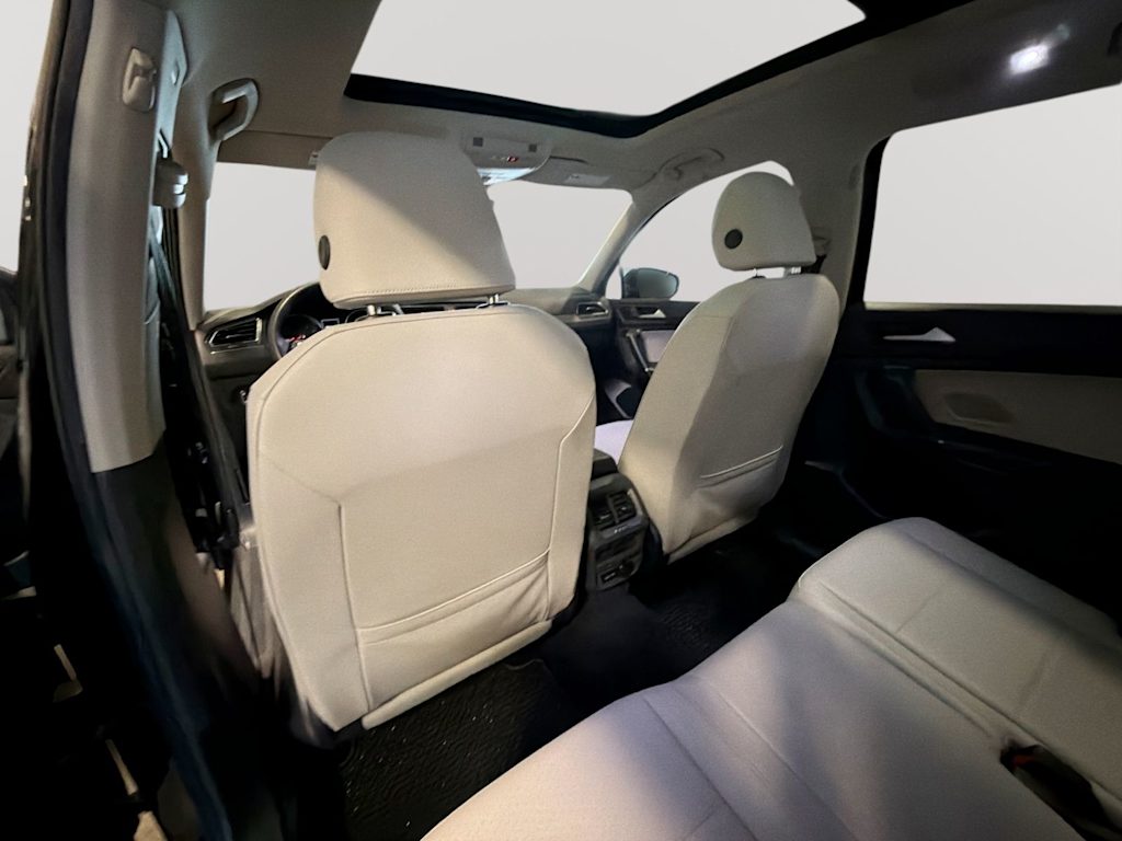 Thumbnail: 2020 Volkswagen Tiguan - 12