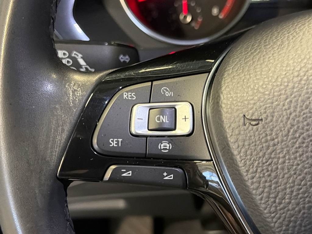 Thumbnail: 2020 Volkswagen Tiguan - 31
