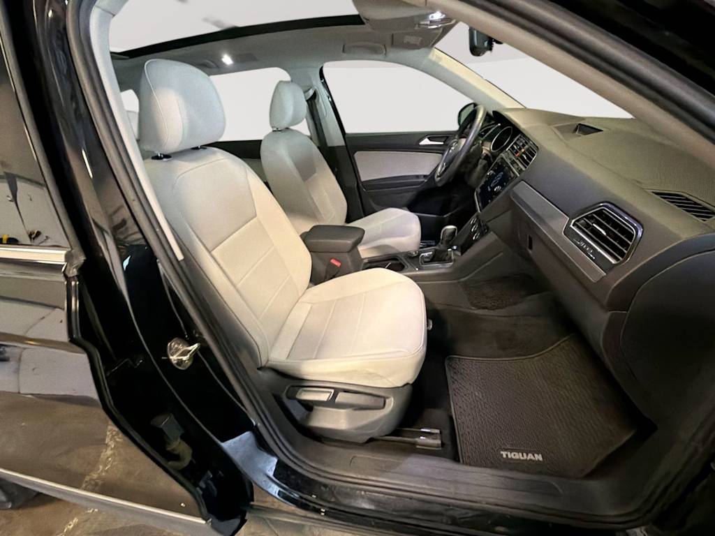 Thumbnail: 2020 Volkswagen Tiguan - 30