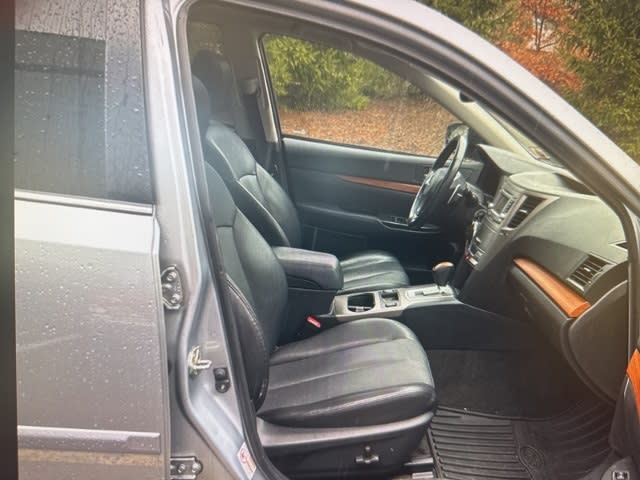 2013 Subaru Outback Limited 10