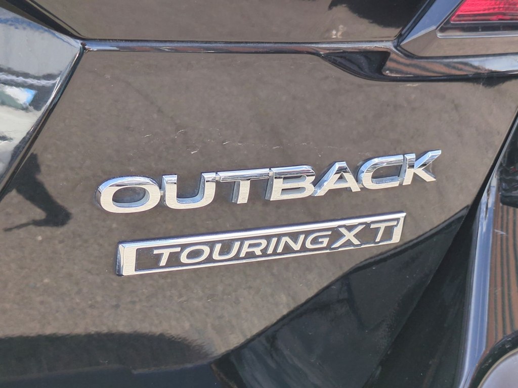 2021 Subaru Outback Touring 25