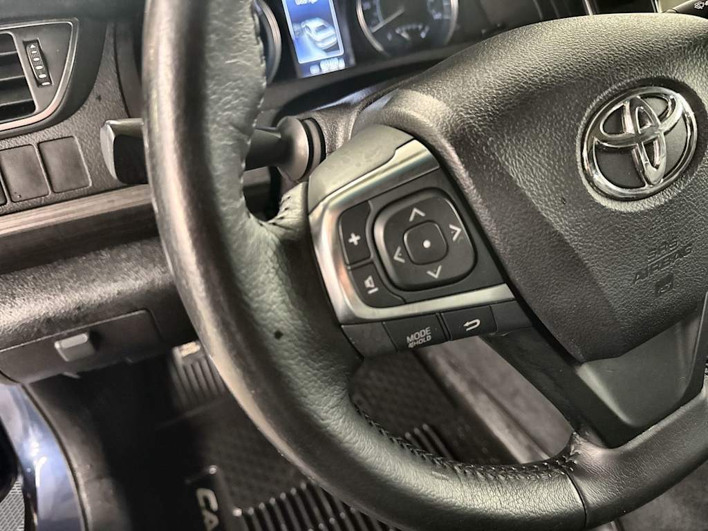 Thumbnail: 2017 Toyota Camry - 32