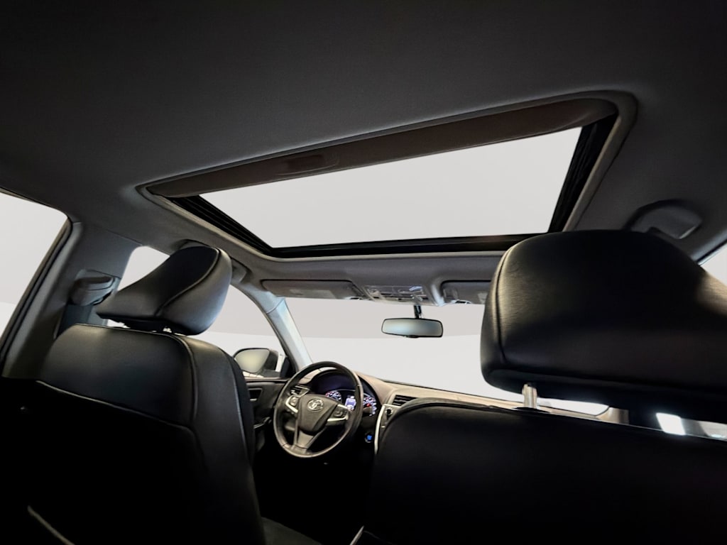 Thumbnail: 2017 Toyota Camry - 32