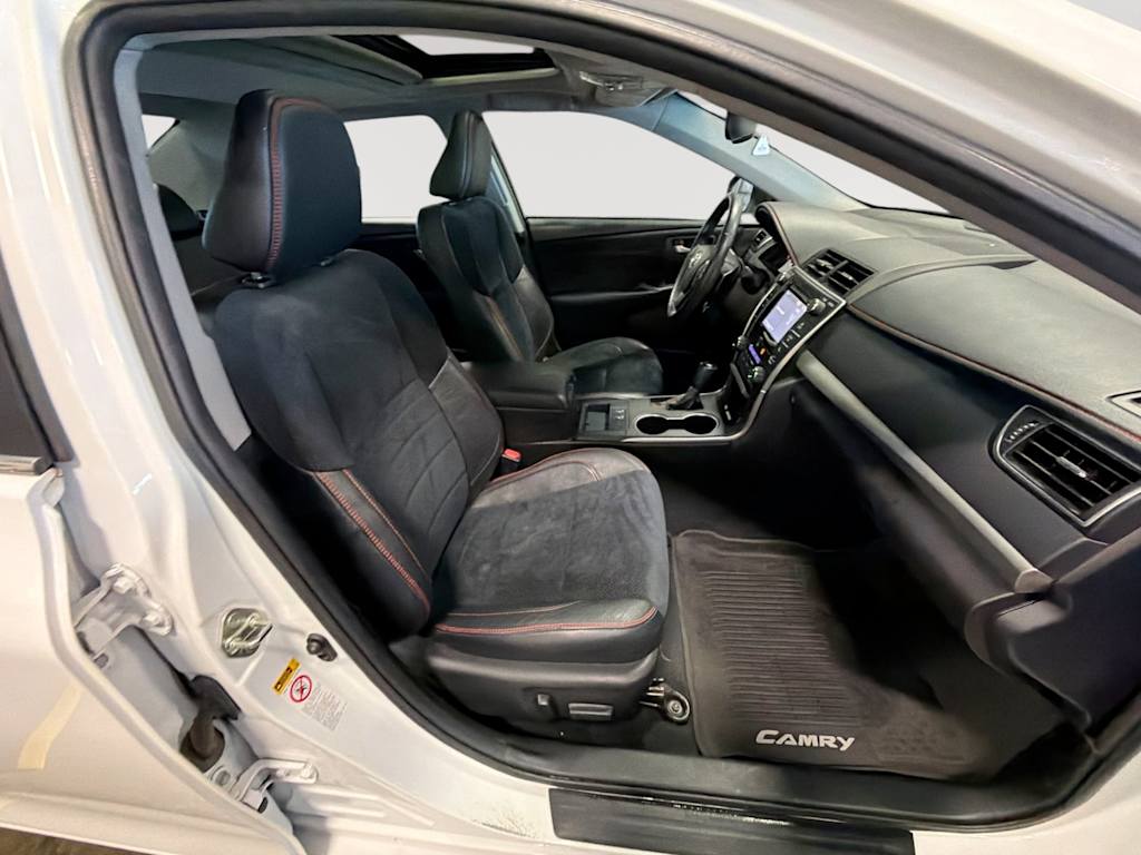Thumbnail: 2017 Toyota Camry - 12