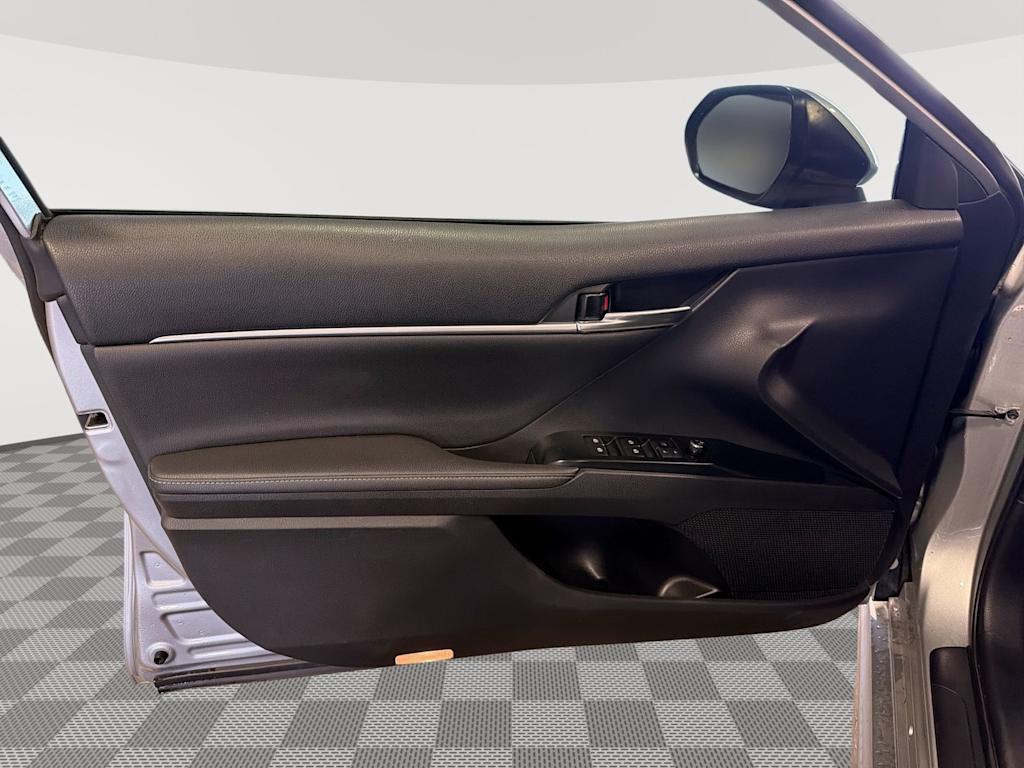 Thumbnail: 2020 Toyota Camry - 25