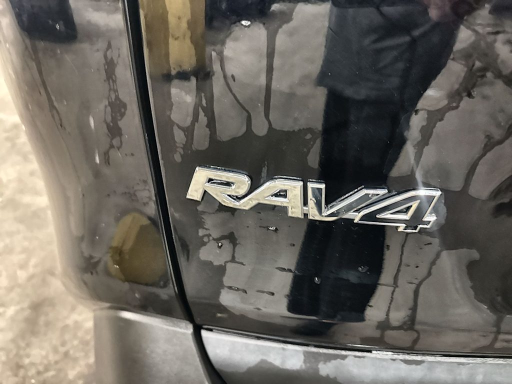 Thumbnail: 2022 Toyota RAV4 - 25
