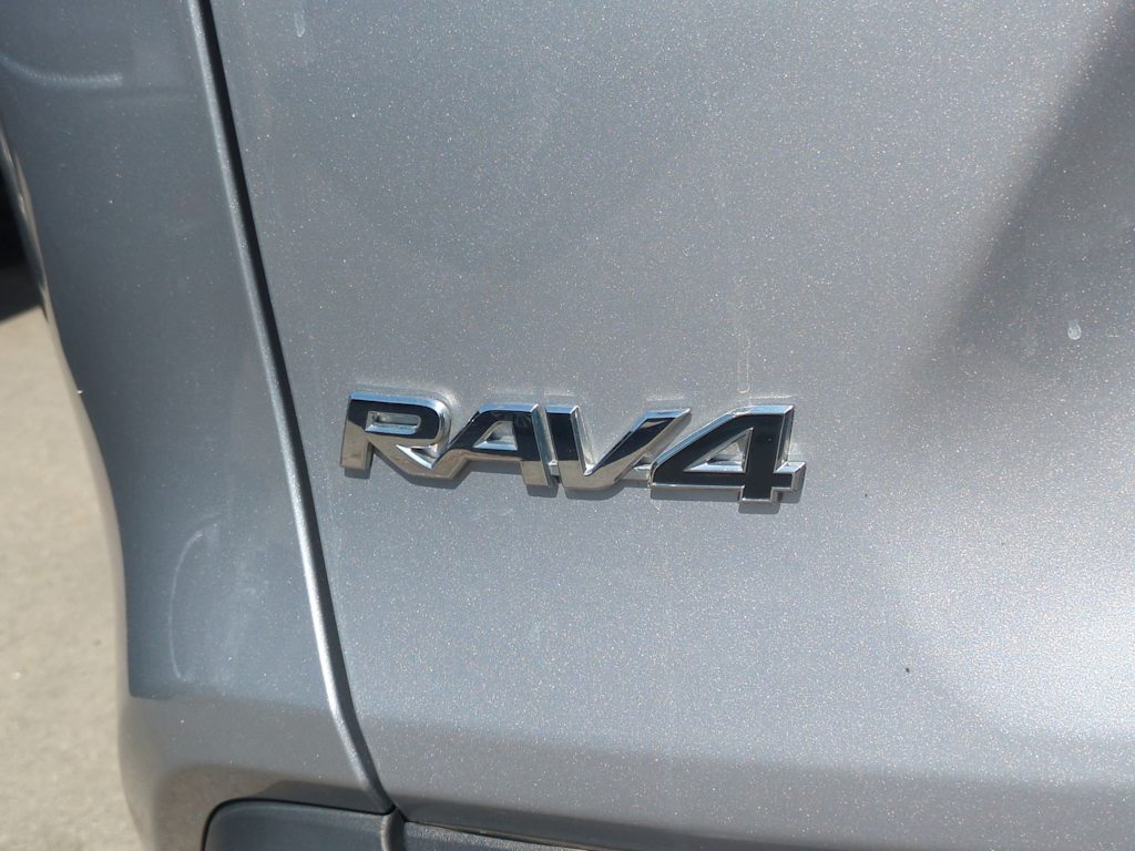 2022 Toyota RAV4 XLE 25