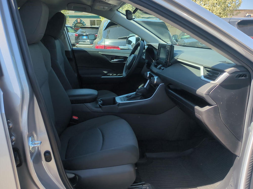 2022 Toyota RAV4 XLE 12