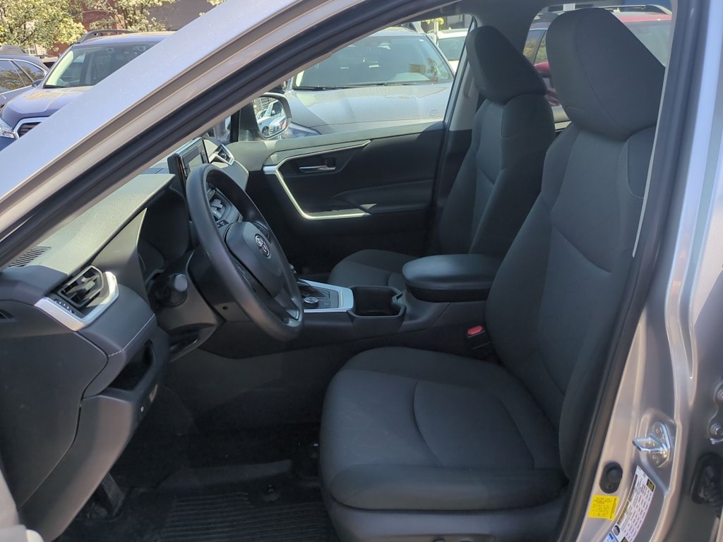 2022 Toyota RAV4 XLE 11