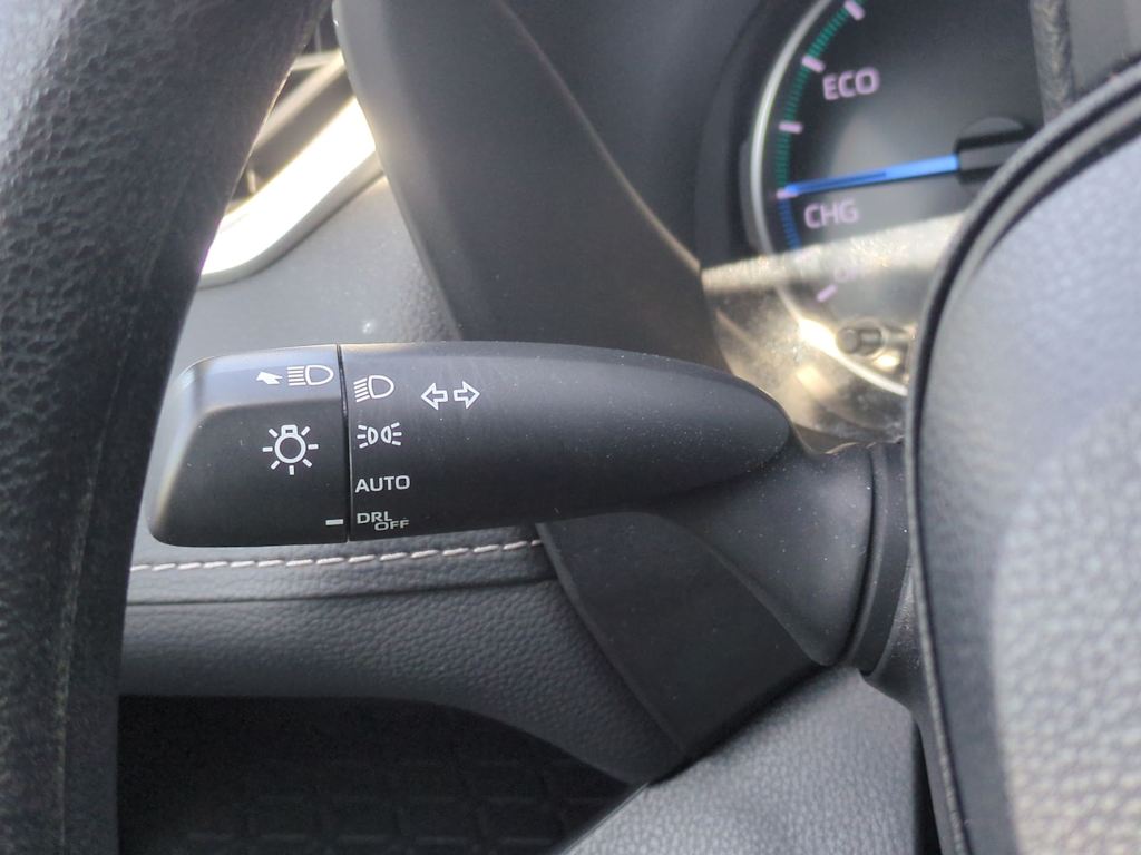 2022 Toyota RAV4 XLE 32