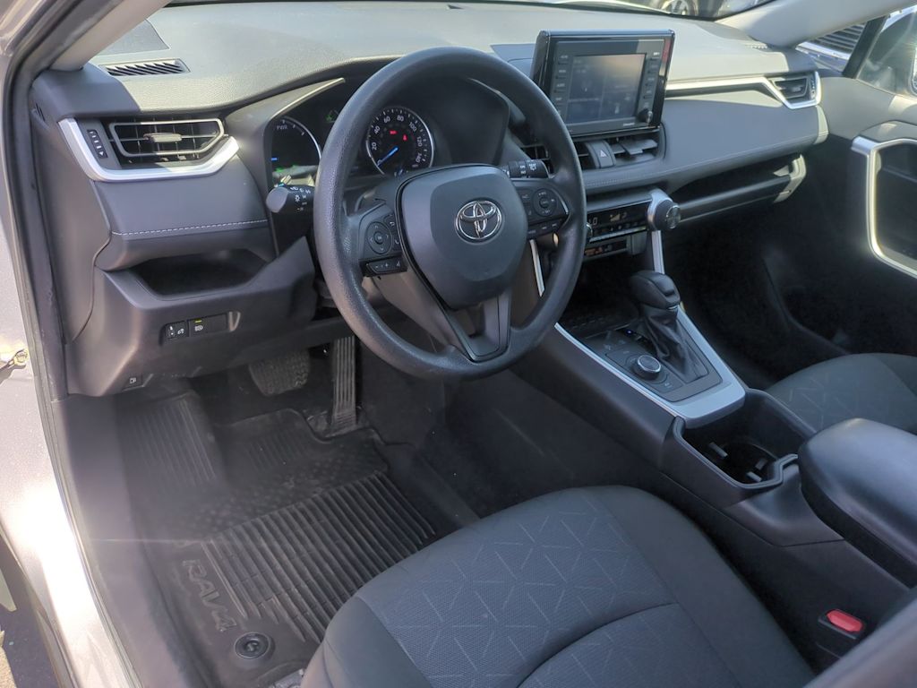 2022 Toyota RAV4 XLE 2