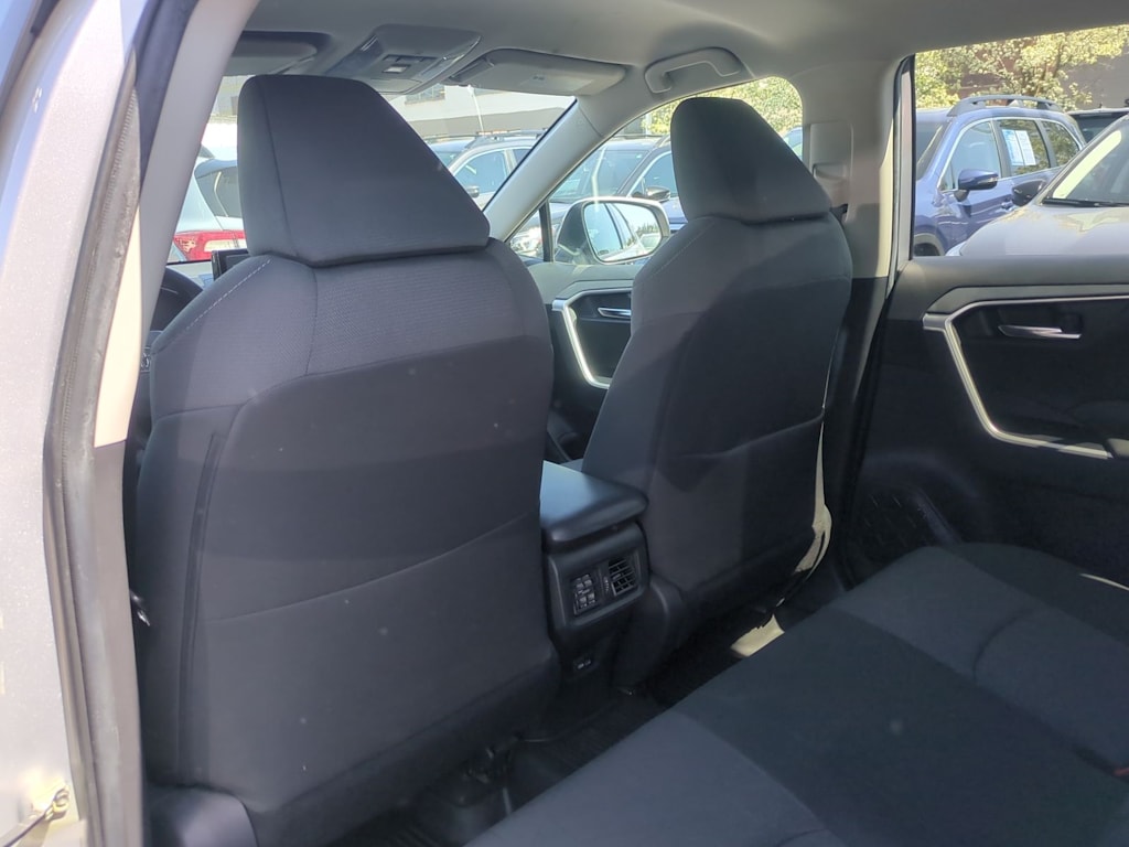 2022 Toyota RAV4 XLE 13