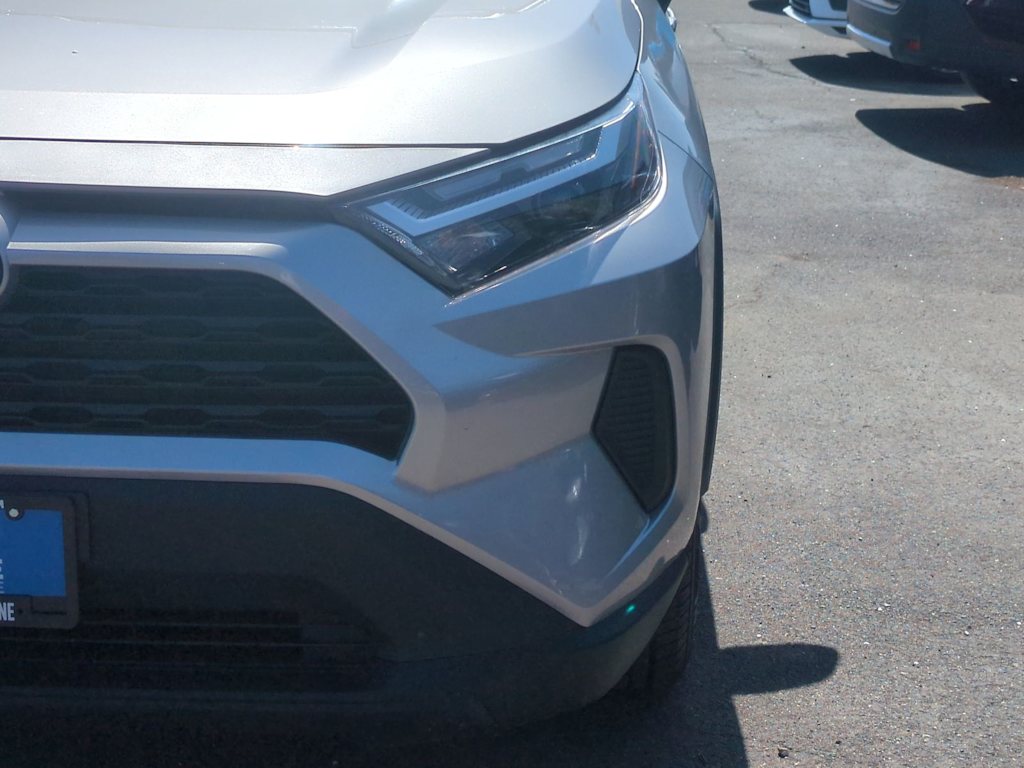 2022 Toyota RAV4 XLE 24