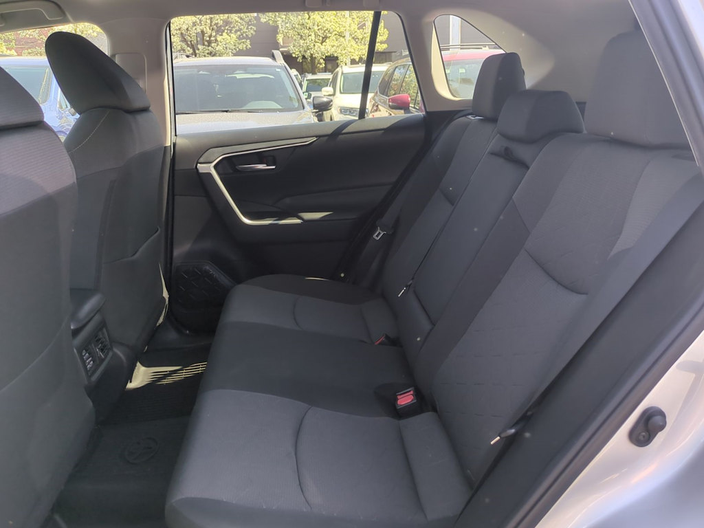 2022 Toyota RAV4 XLE 27