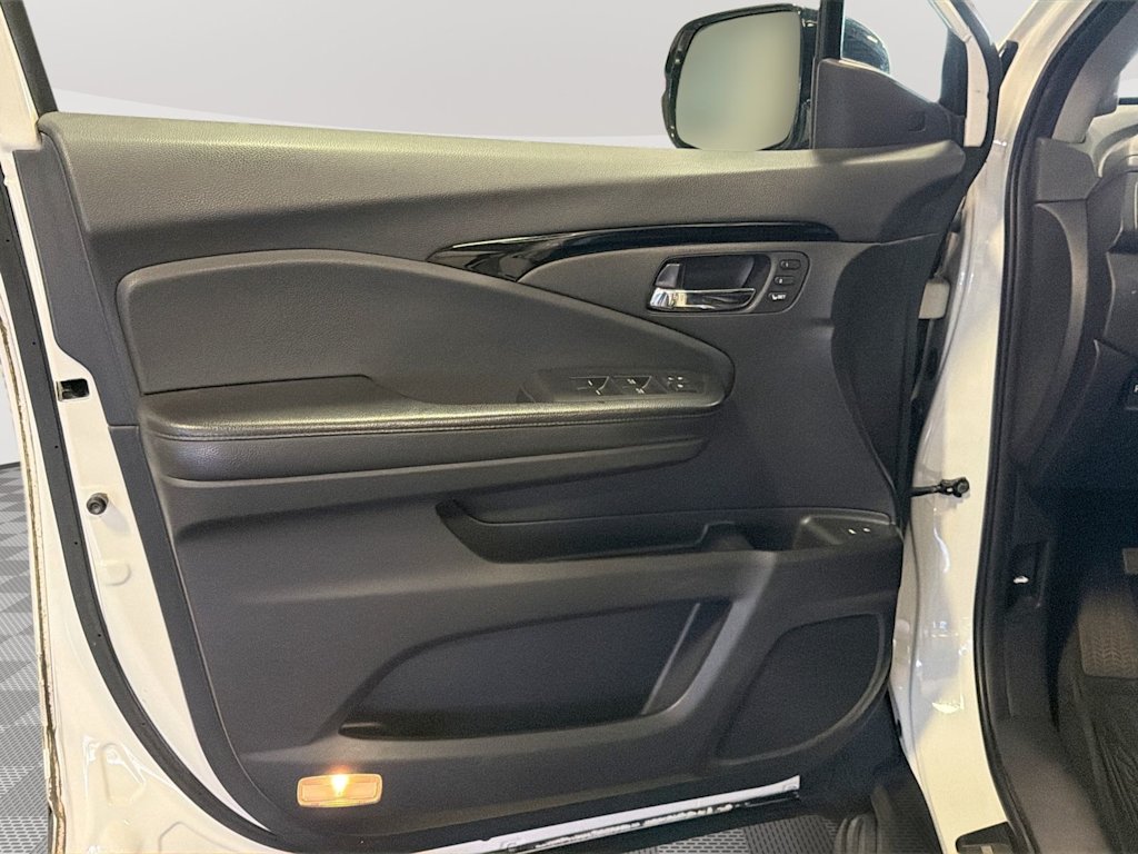 Thumbnail: 2016 Honda Pilot - 24