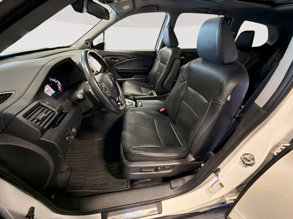 Thumbnail: 2016 Honda Pilot - 11