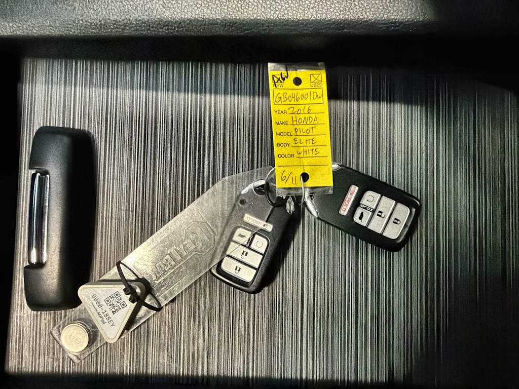 Thumbnail: 2016 Honda Pilot - 18