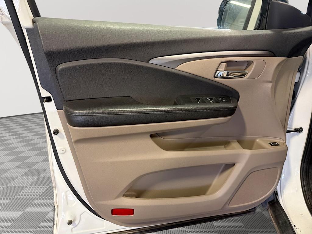 Thumbnail: 2016 Honda Pilot - 24
