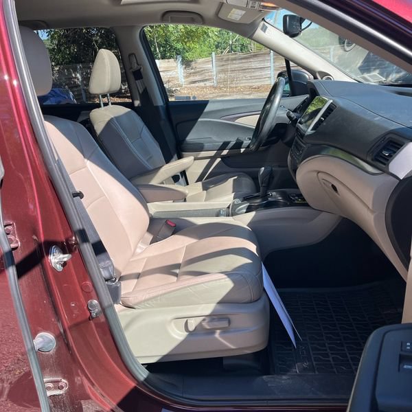 Thumbnail: 2018 Honda Pilot - 9