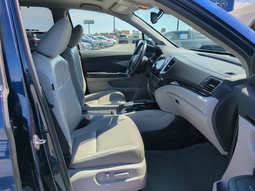Thumbnail: 2016 Honda Pilot - 11